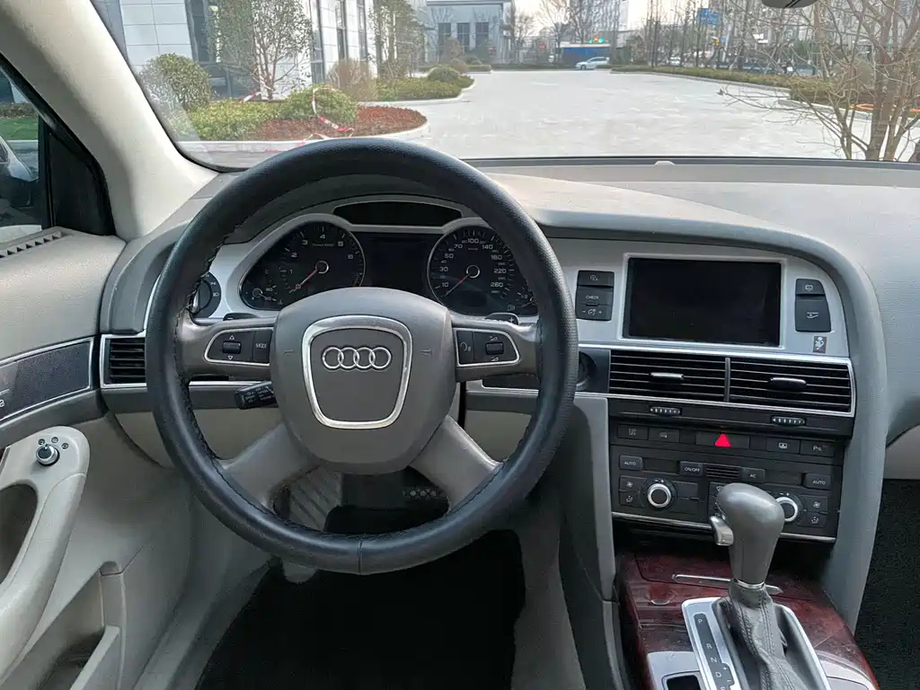 AUDI A6L 2010