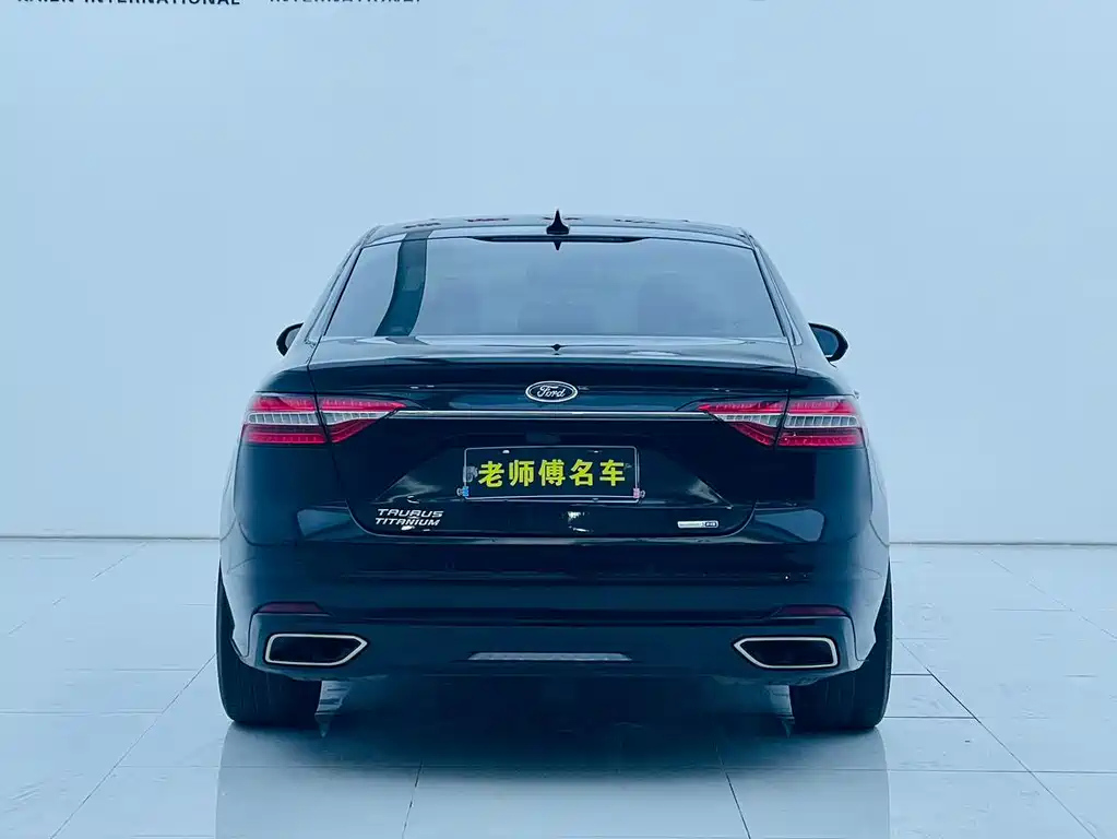 FORD TAURUS 2020