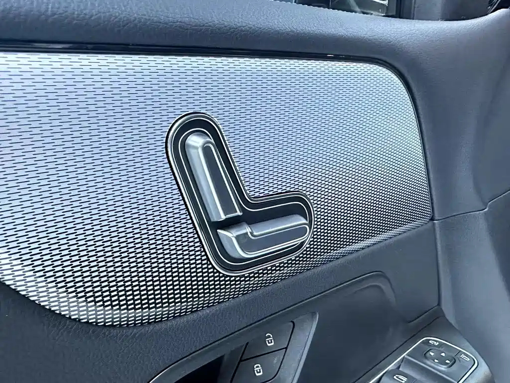 MERCEDES BENZ GLB 2022
