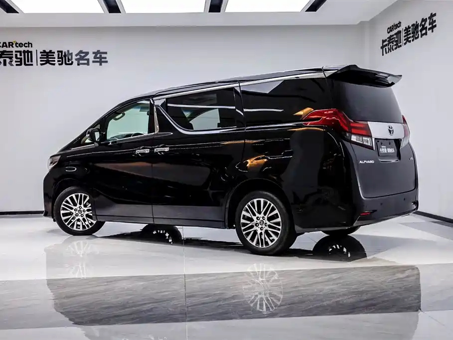 TOYOTA ALPHARD 2015