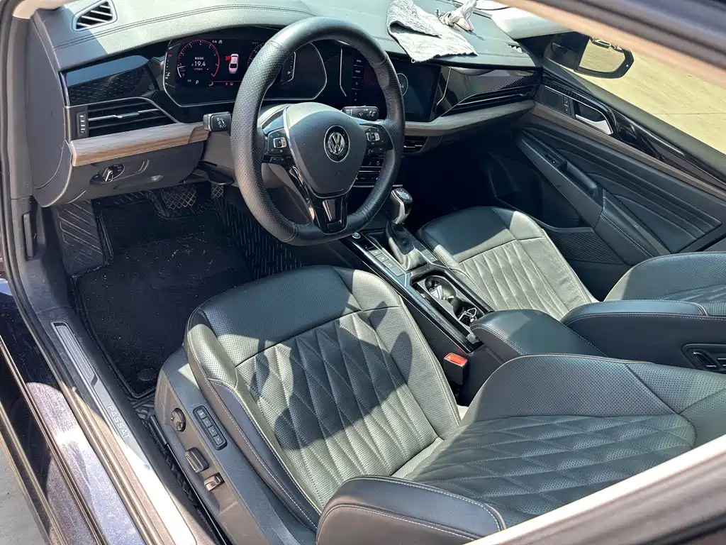 VOLKSWAGEN PASSAT 2021