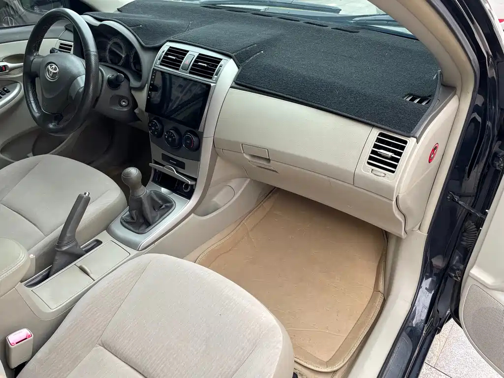 TOYOTA COROLLA 2010