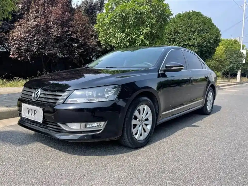 VOLKSWAGEN PASSAT 2012