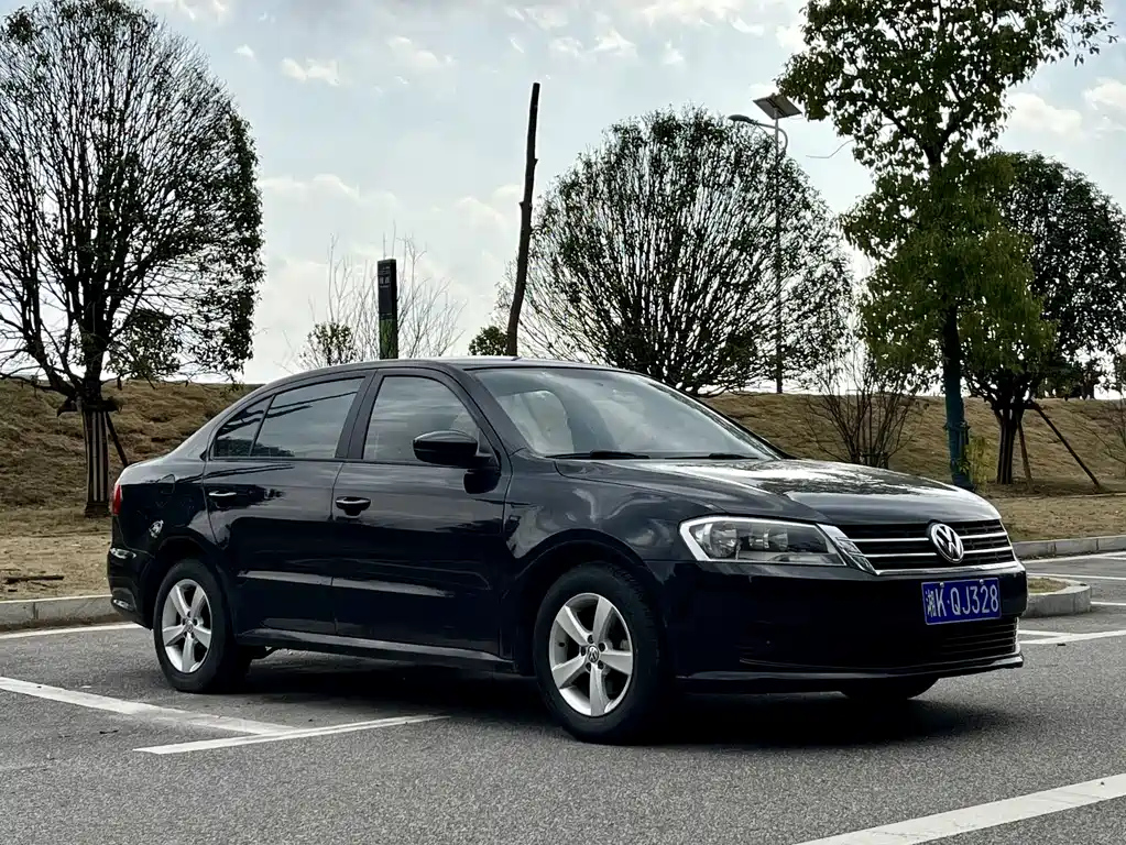 VOLKSWAGEN LAVIDA 2015