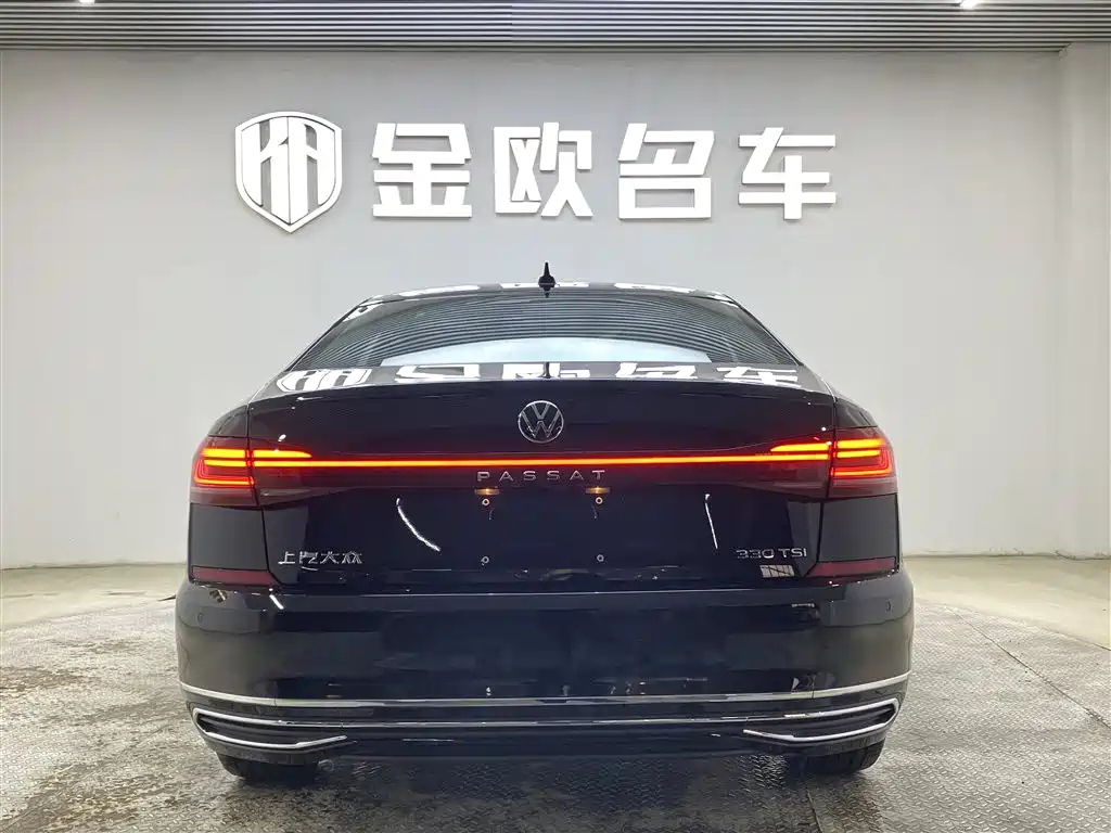 VOLKSWAGEN PASSAT 2024