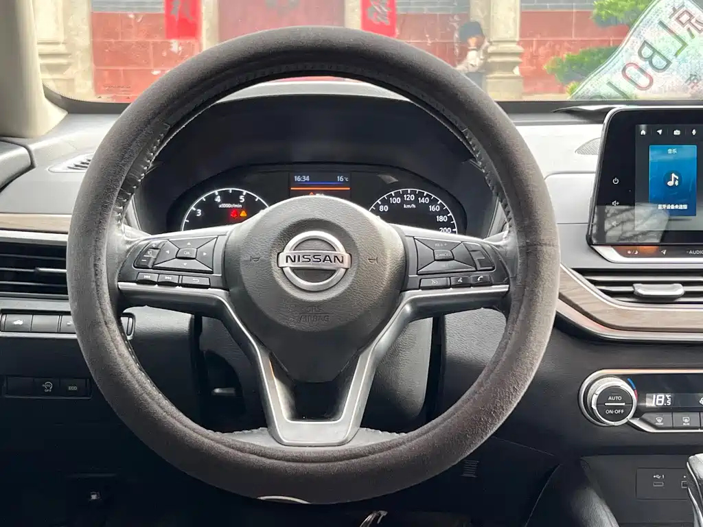 NISSAN TEANA 2022