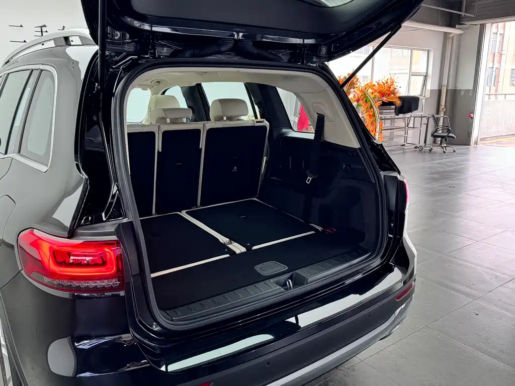 MERCEDES BENZ GLB 2023