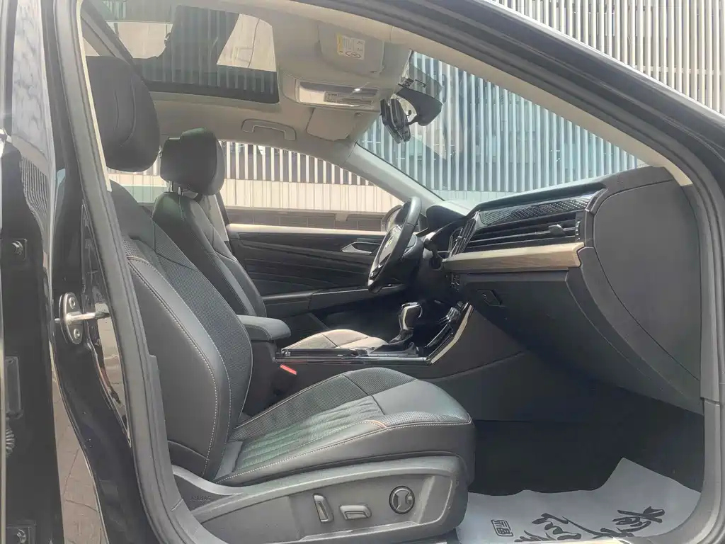 VOLKSWAGEN PASSAT 2020