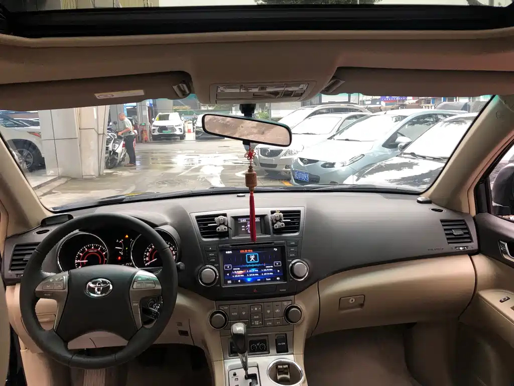 TOYOTA HIGHLANDER 2010