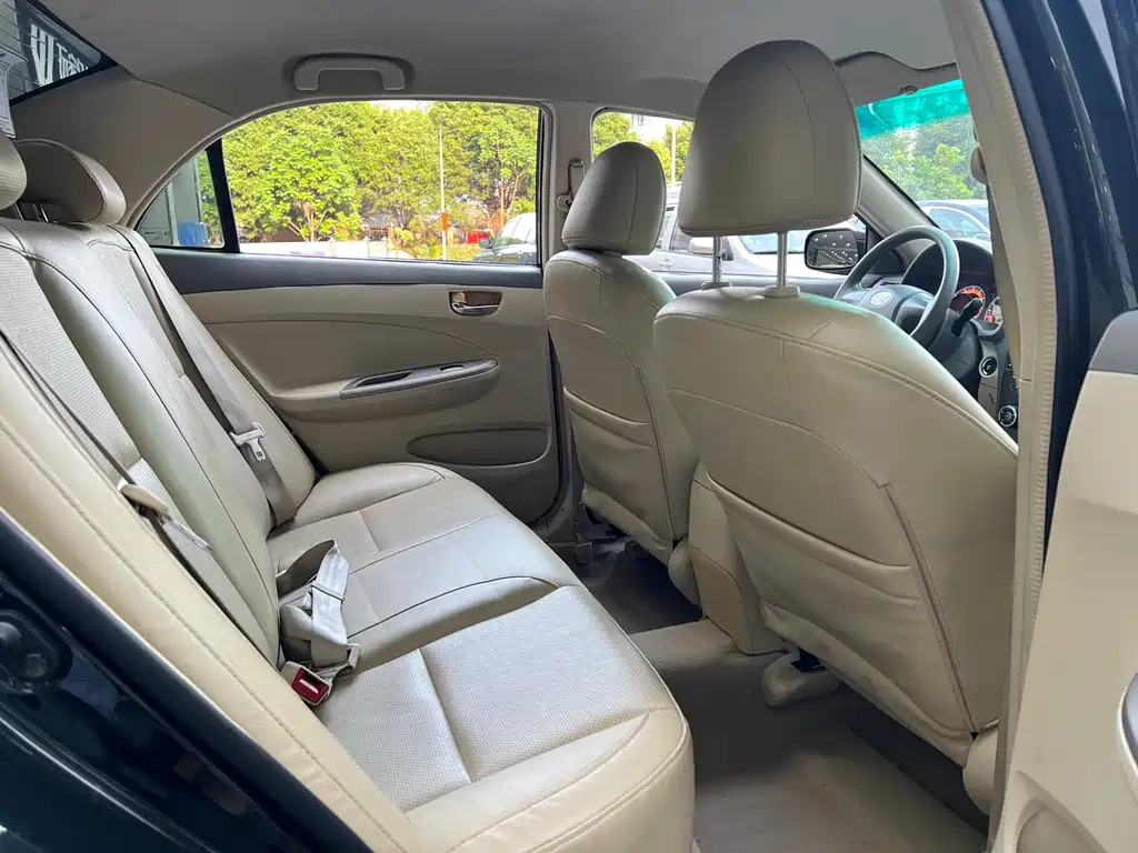 BYD L3 2013