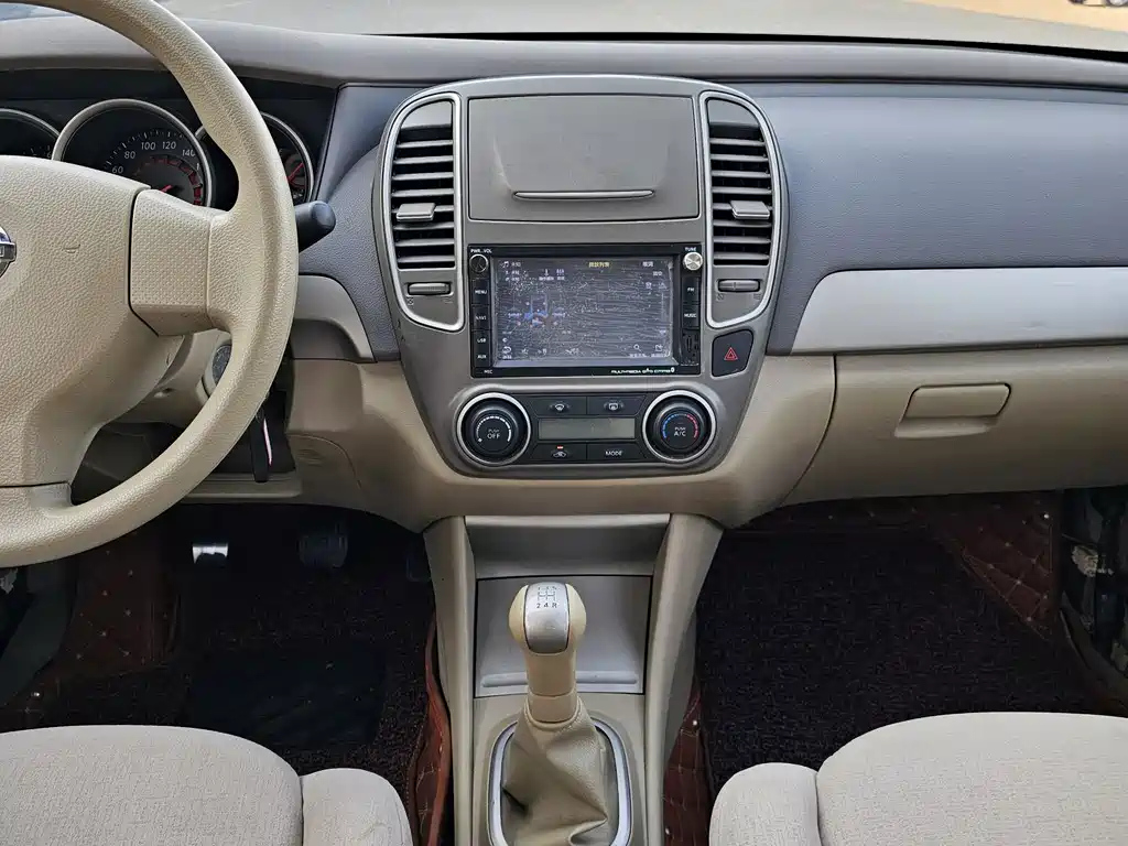 NISSAN SYLPHY 2015