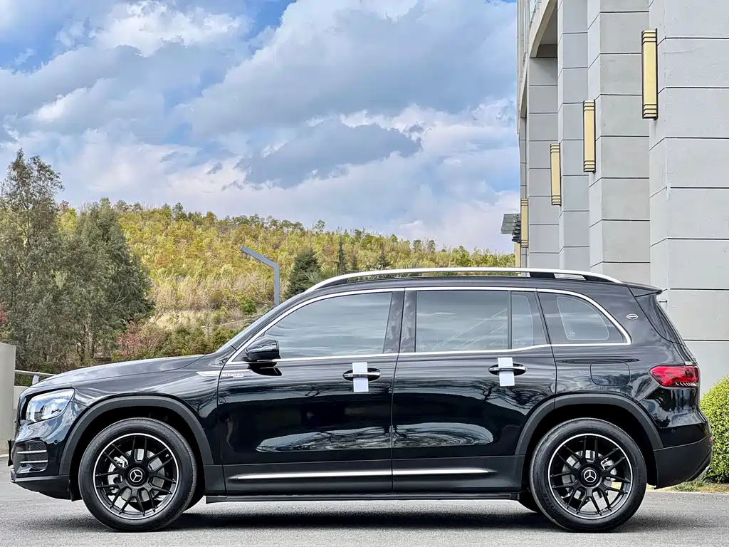 MERCEDES BENZ GLB 2023