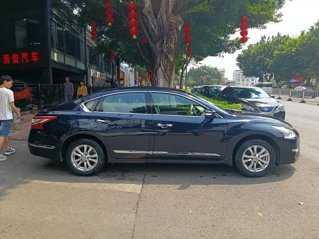 NISSAN TEANA 2015