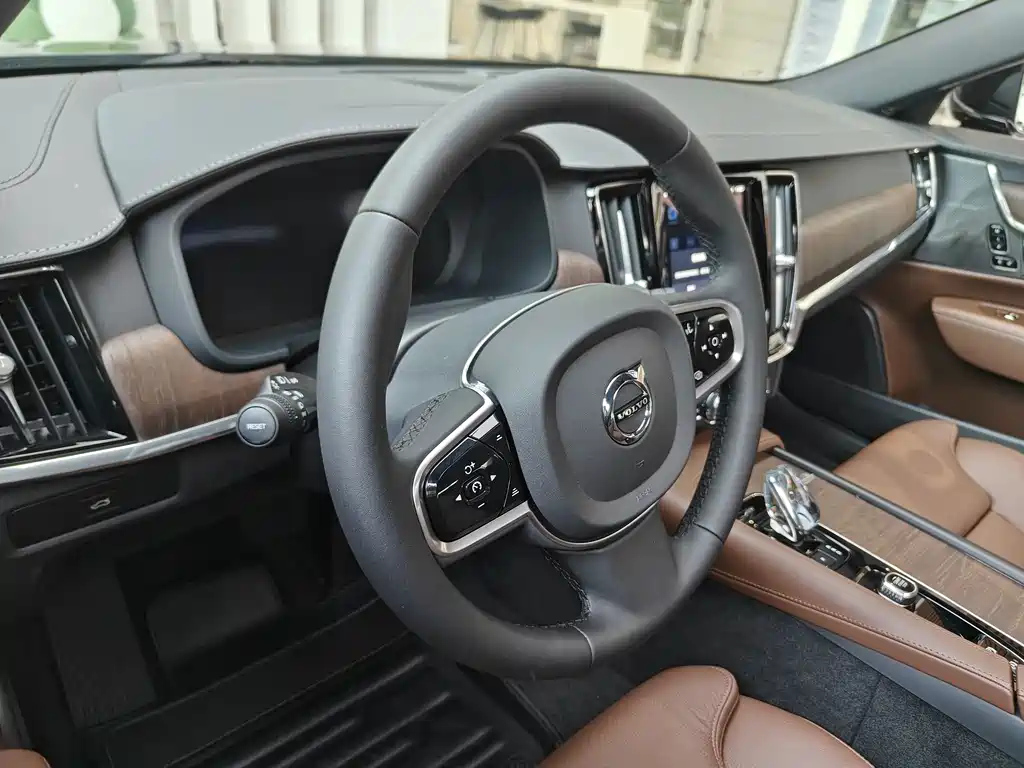 VOLVO S90 2022