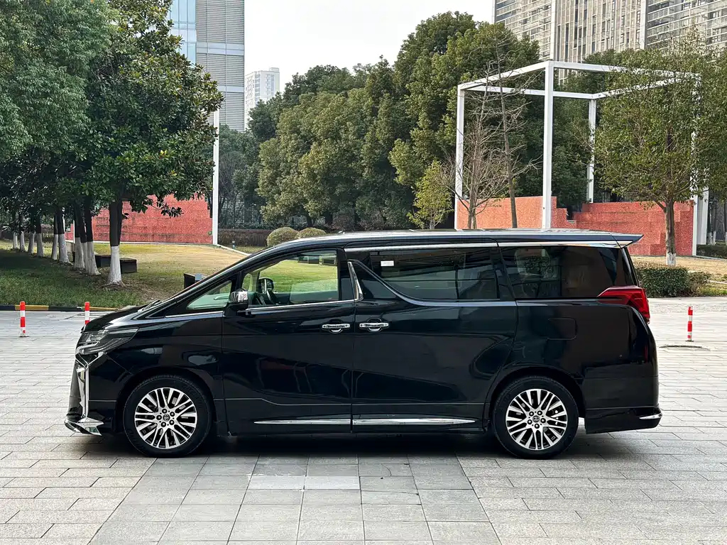 TOYOTA ALPHARD 2017