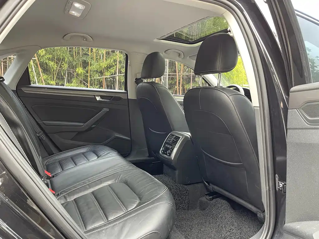 VOLKSWAGEN PASSAT 2018