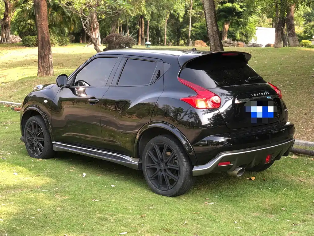 INFINITI ESQ 2014