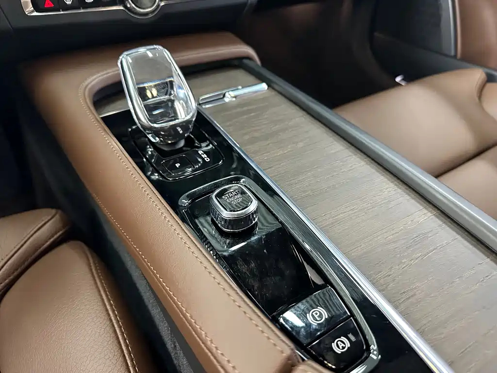 VOLVO S90 2023