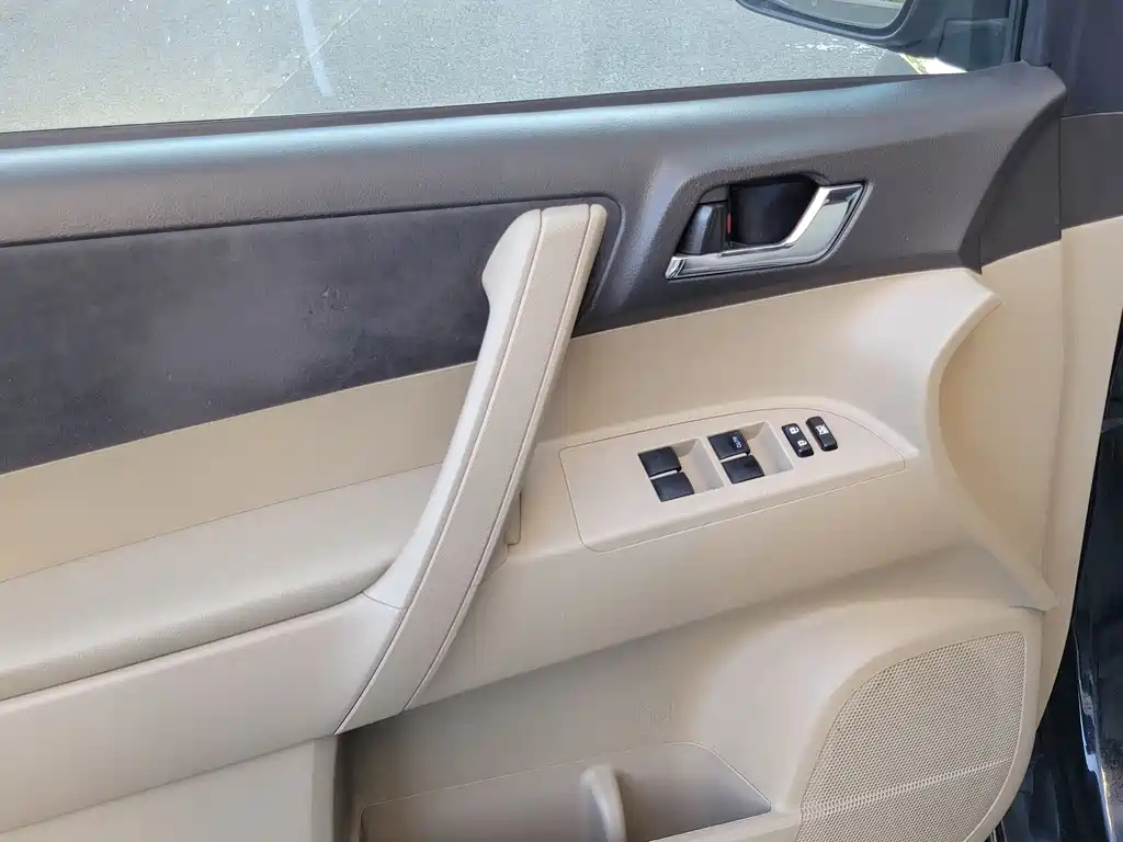 TOYOTA HIGHLANDER 2012
