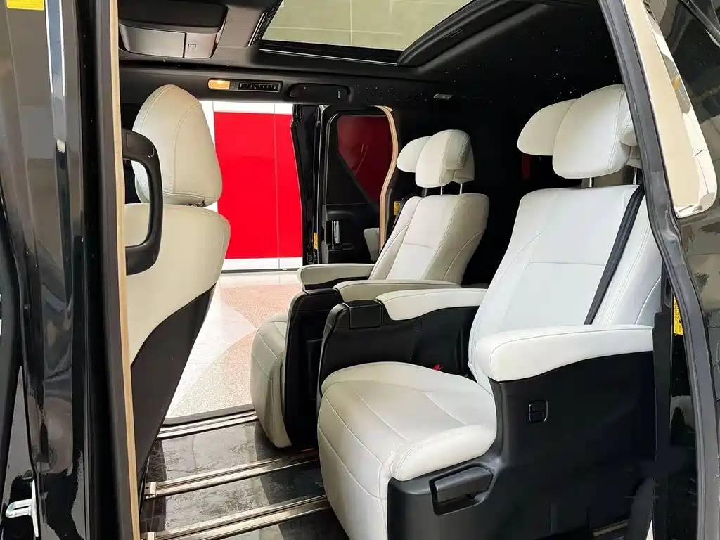 TOYOTA ALPHARD 2012