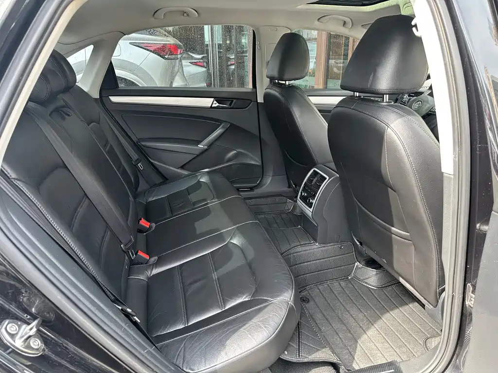 VOLKSWAGEN PASSAT 2014