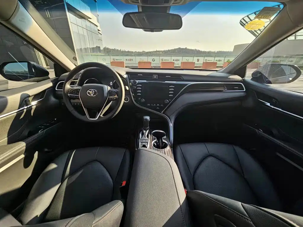 TOYOTA CAMRY 2019