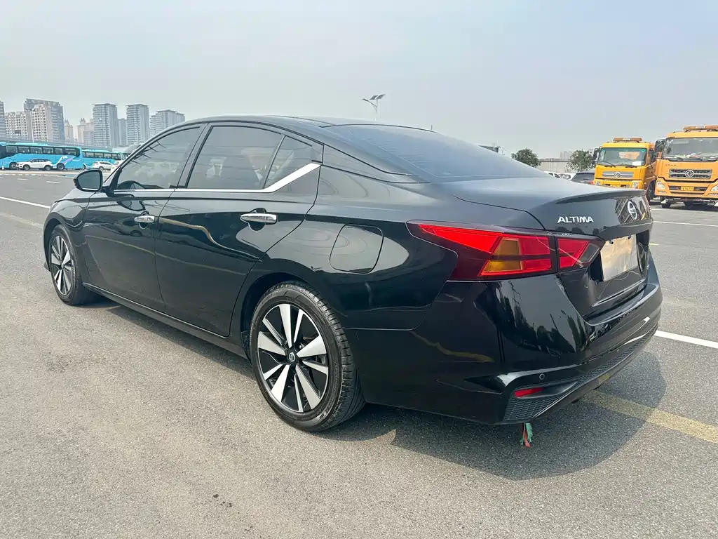 NISSAN TEANA 2022