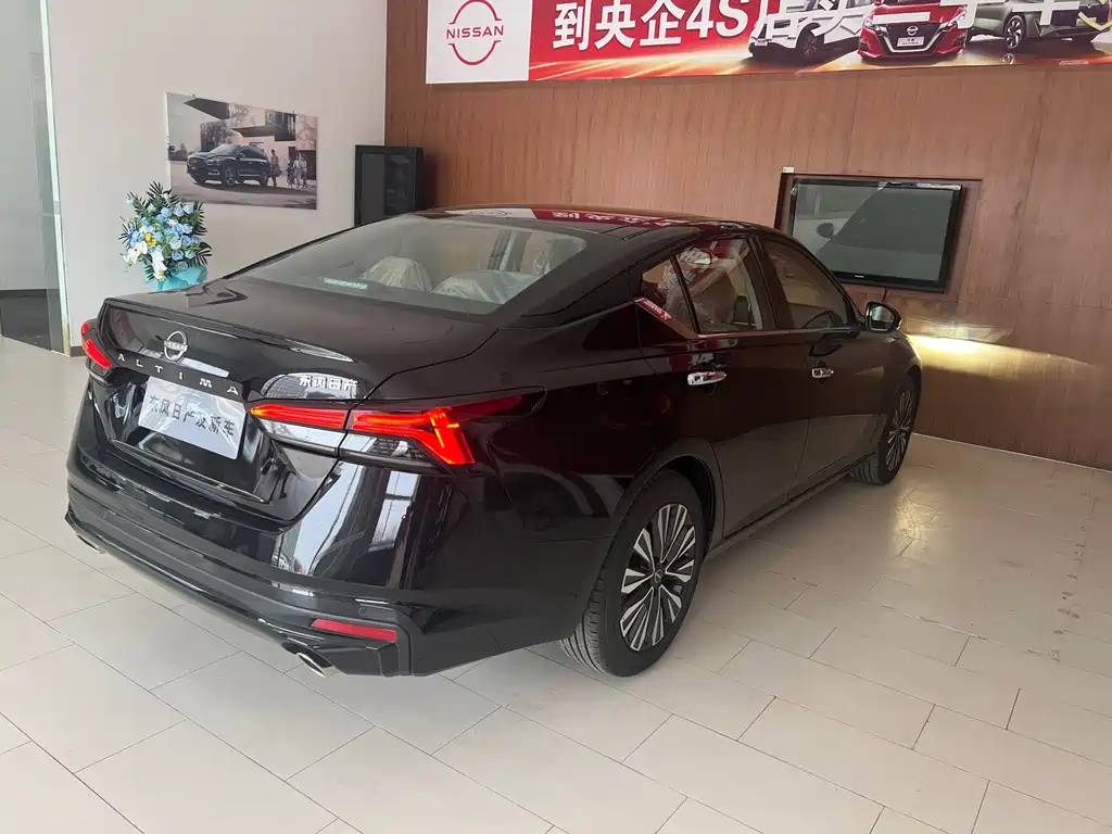 NISSAN TEANA 2024