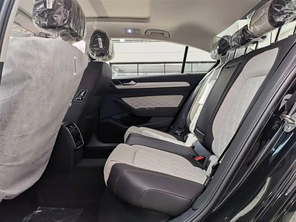 VOLKSWAGEN MAGOTAN 2024