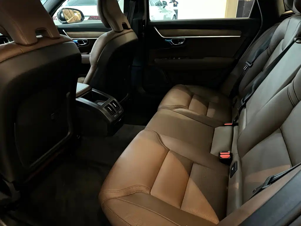 VOLVO S90 2022