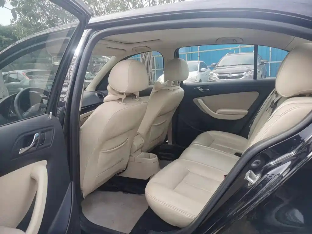 VOLKSWAGEN LAVIDA 2012
