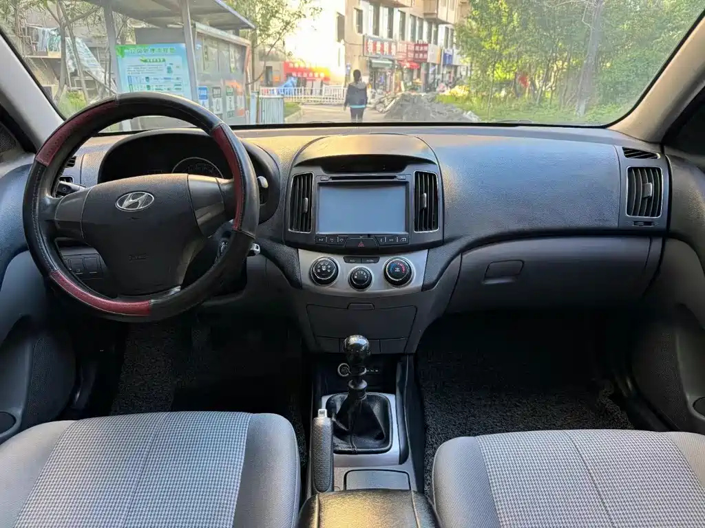 HYUNDAI CELESTA 2014
