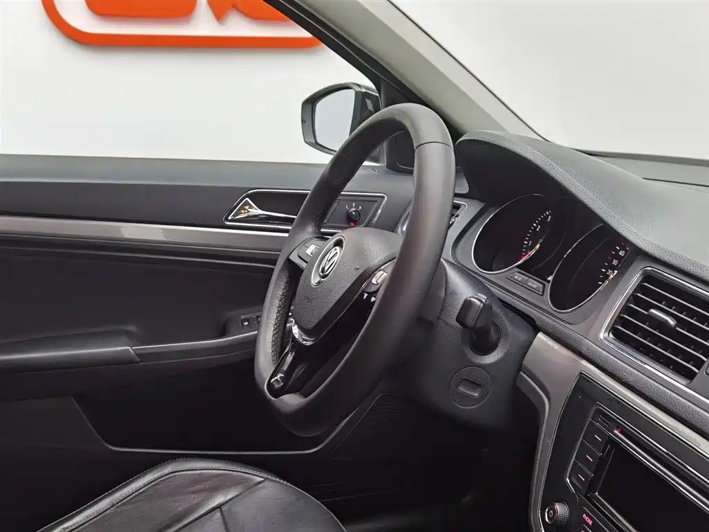 VOLKSWAGEN LAVIDA 2017