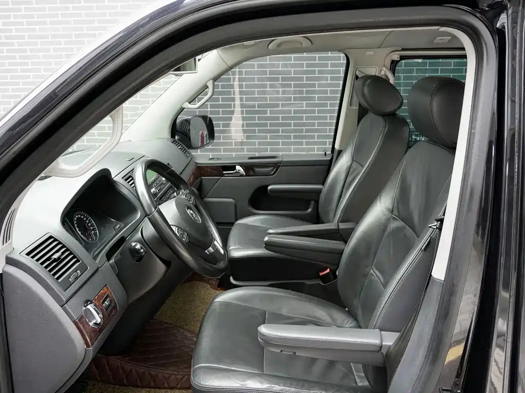 VOLKSWAGEN MULTIVAN 2016
