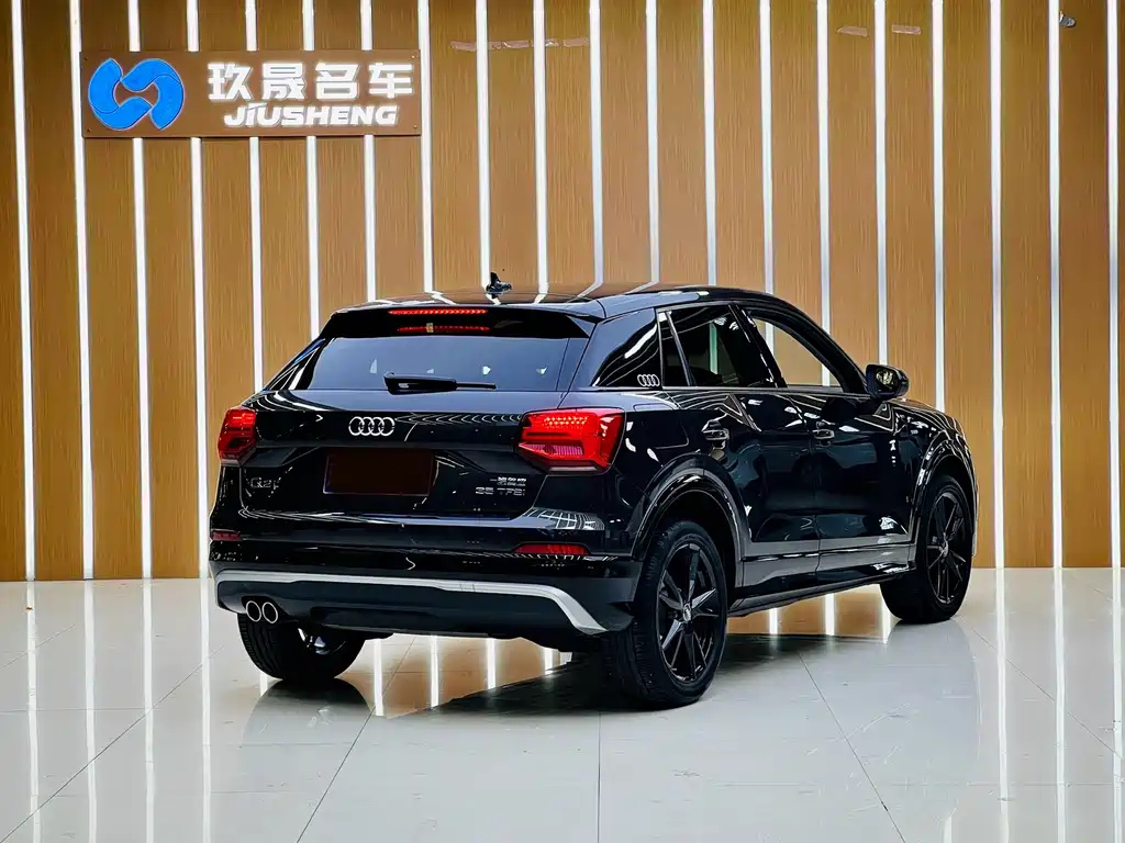 AUDI Q2L 2018
