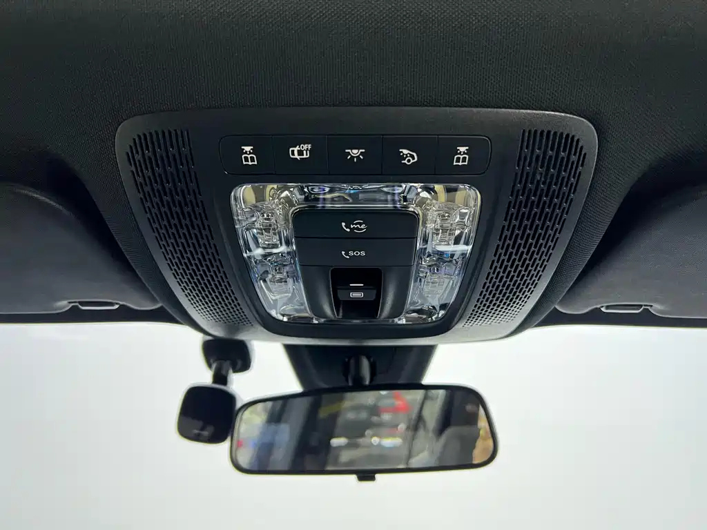 MERCEDES BENZ GLB 2023