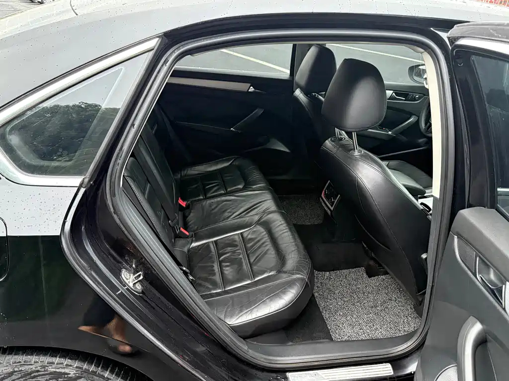 VOLKSWAGEN PASSAT 2013