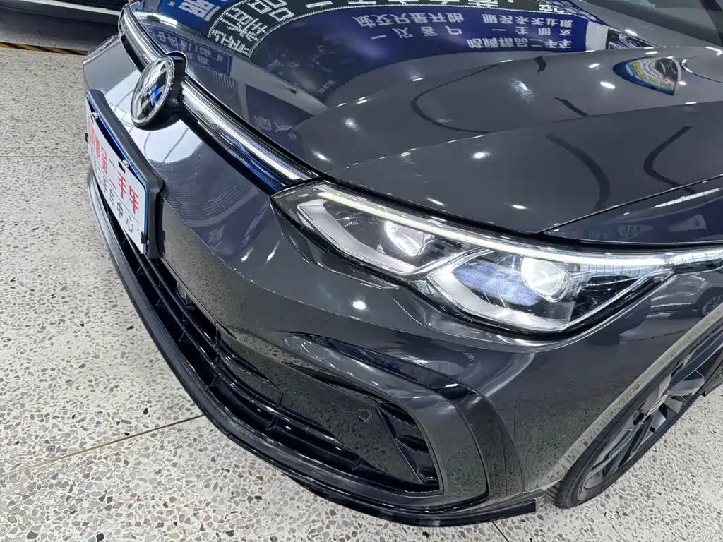 VOLKSWAGEN GOLF 2021