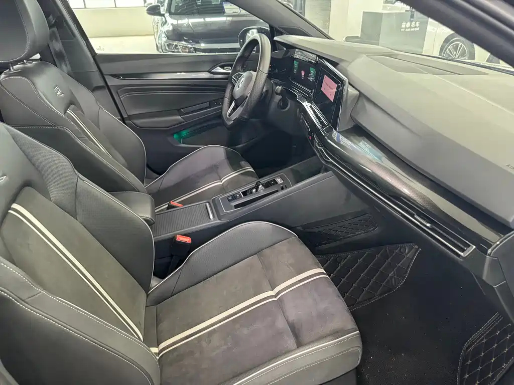 VOLKSWAGEN GOLF 2021