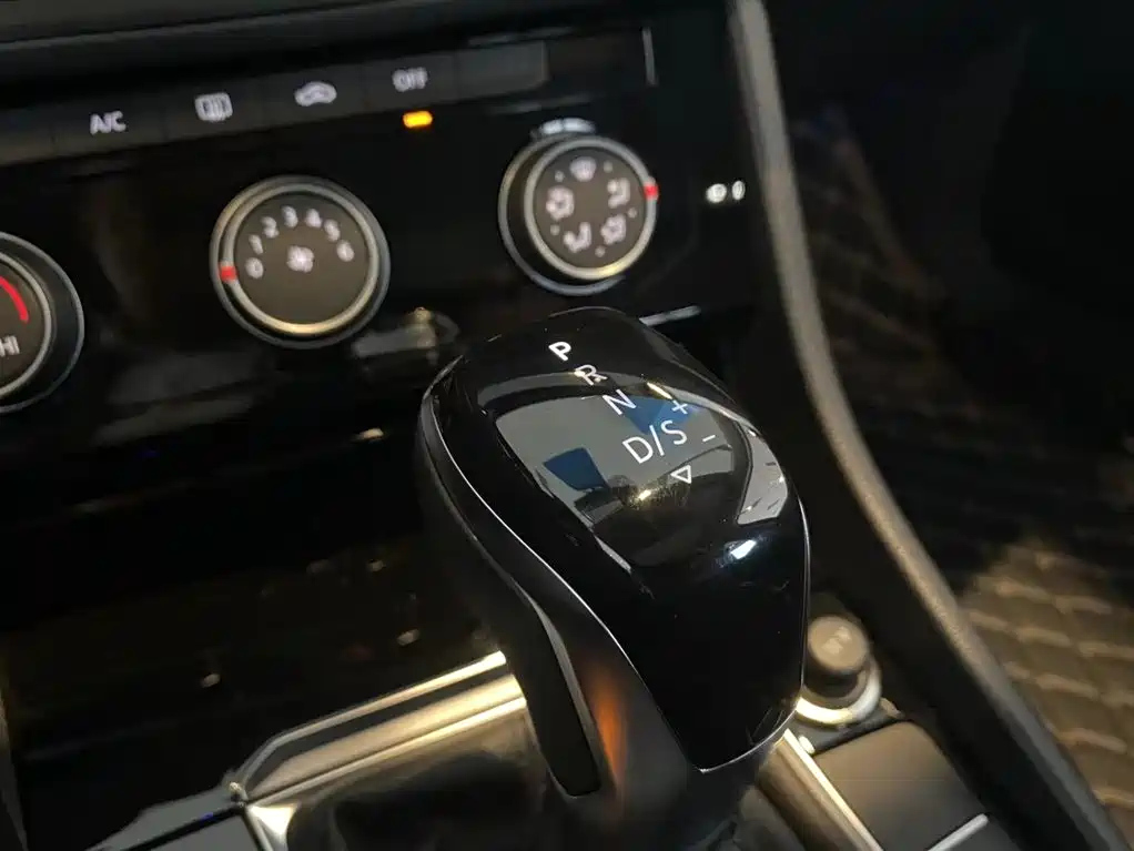 VOLKSWAGEN SAGITAR 2021