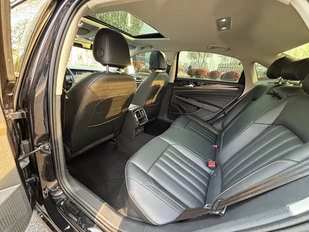 VOLKSWAGEN PASSAT 2022