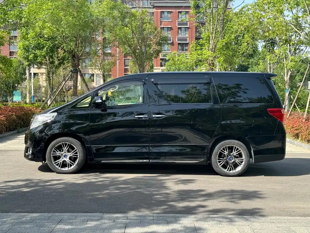 TOYOTA ALPHARD 2012