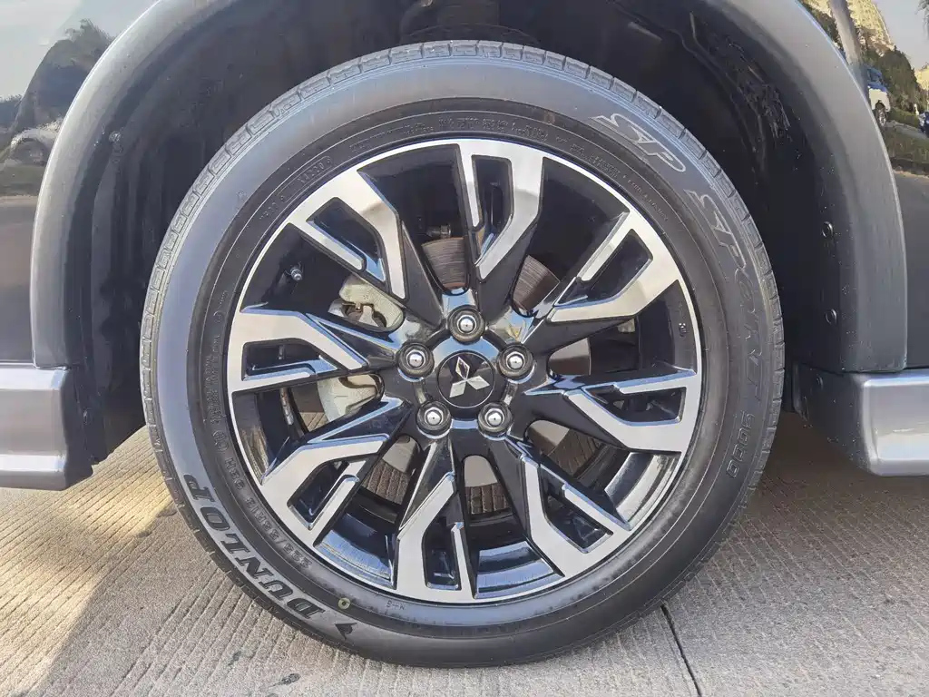 MITSUBISHI OUTLANDER 2020