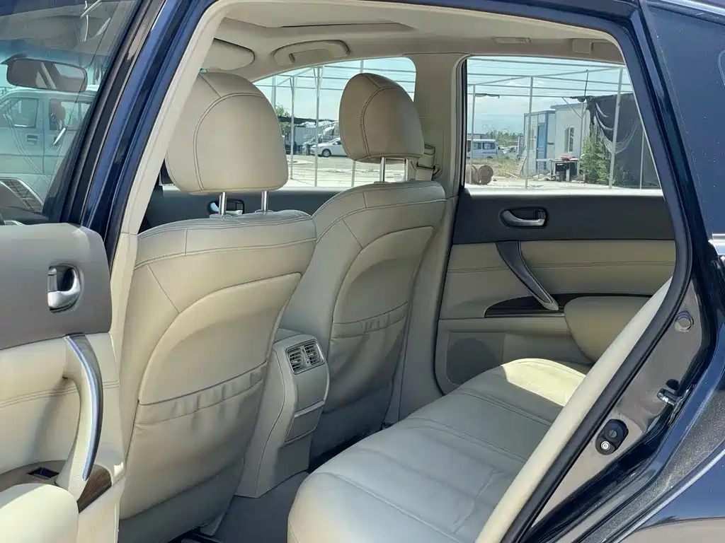 NISSAN TEANA 2011