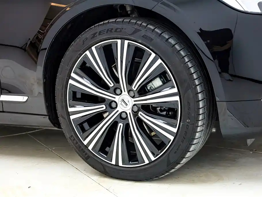 VOLVO S90 2023