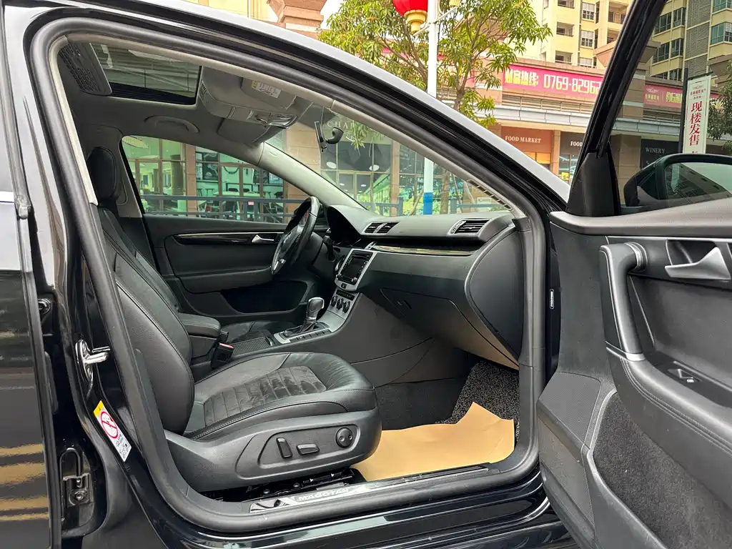 VOLKSWAGEN MAGOTAN 2015