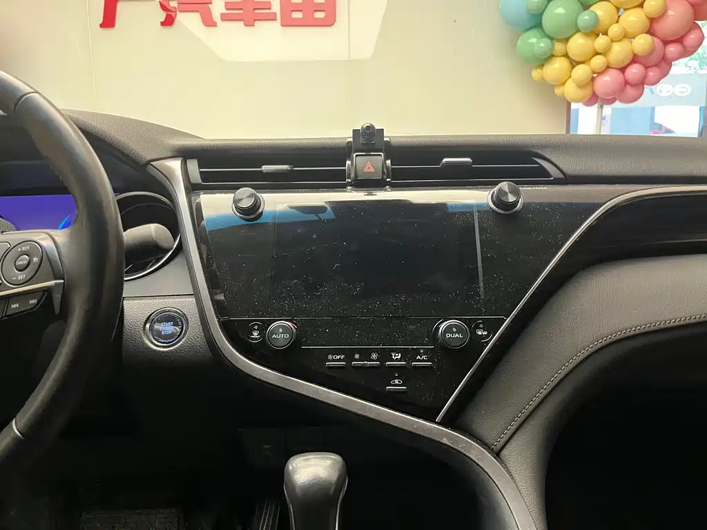 TOYOTA CAMRY 2019