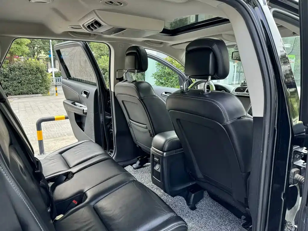 DODGE JCUV 2015