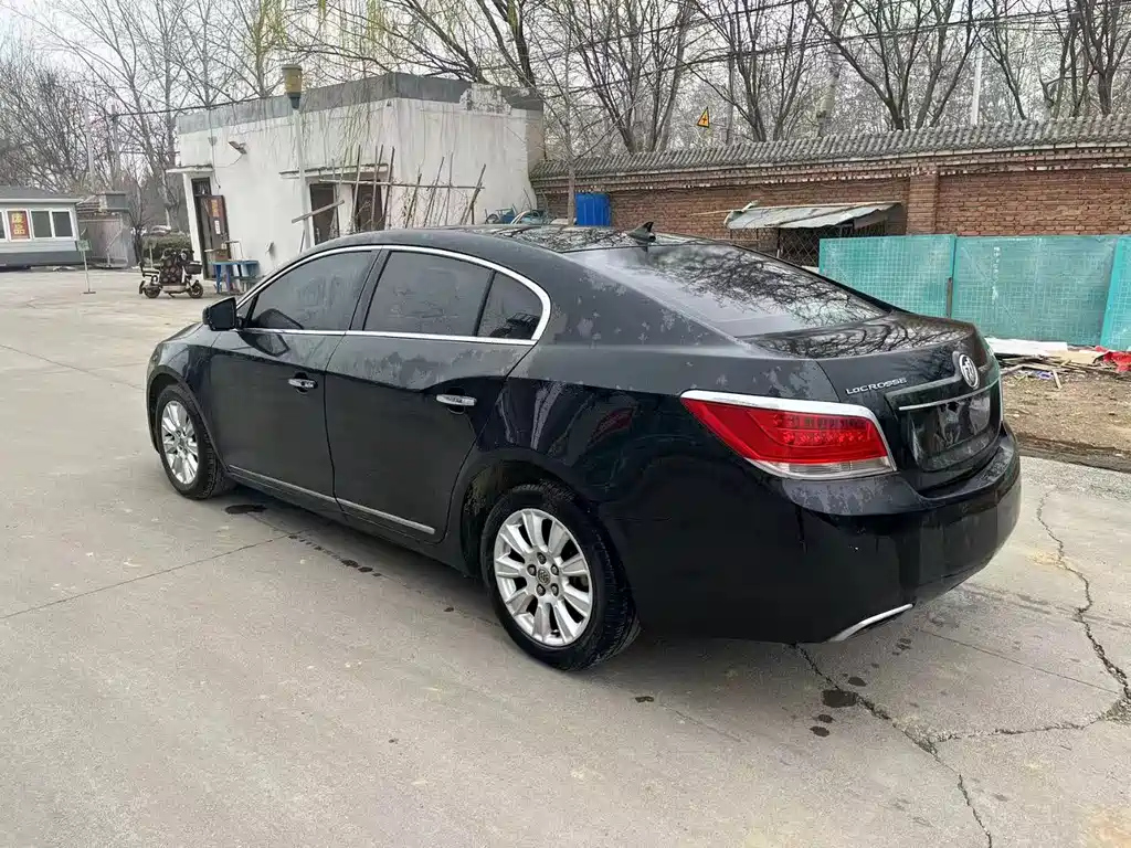 BUICK LACROSSE 2010