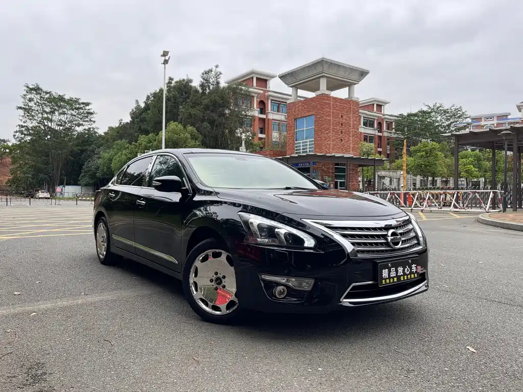 NISSAN TEANA 2015